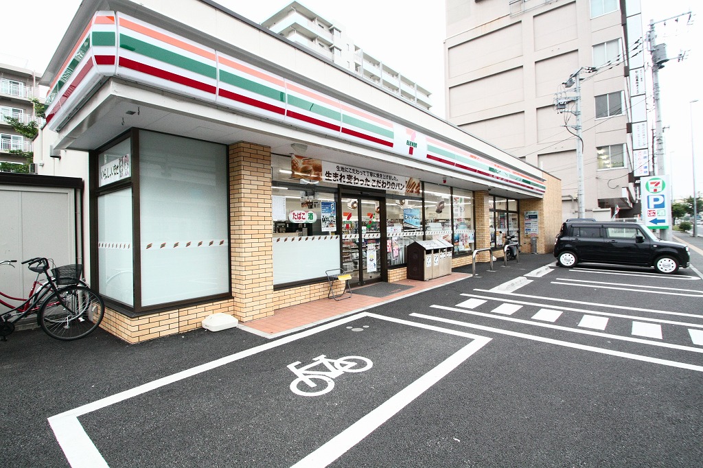 コンビニ　セブンイレブン厚木水引店（コンビニ）まで243m