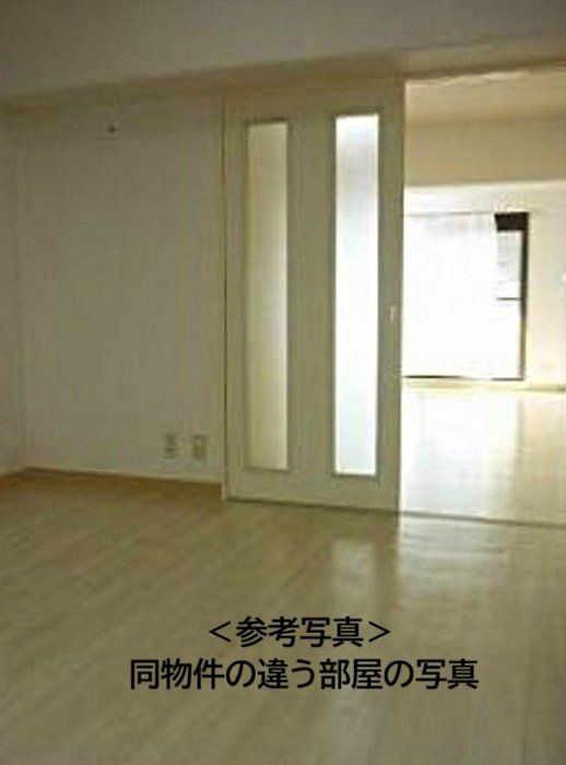 居室・リビング　同物件の違う部屋