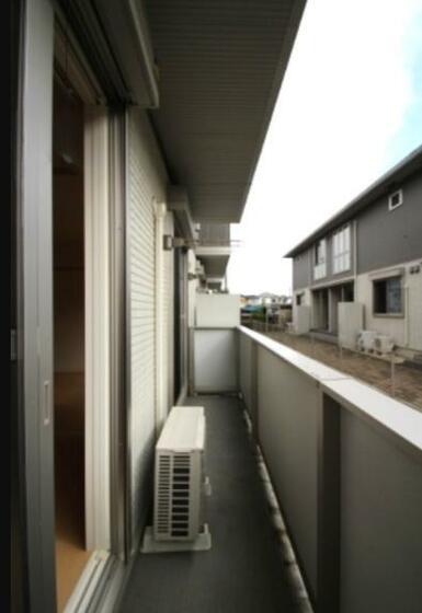 バルコニー　外からの目が気にならないバルコニーで洗濯物が干せます