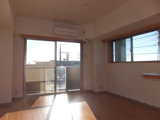 居室・リビング　４階、人気の角部屋です。