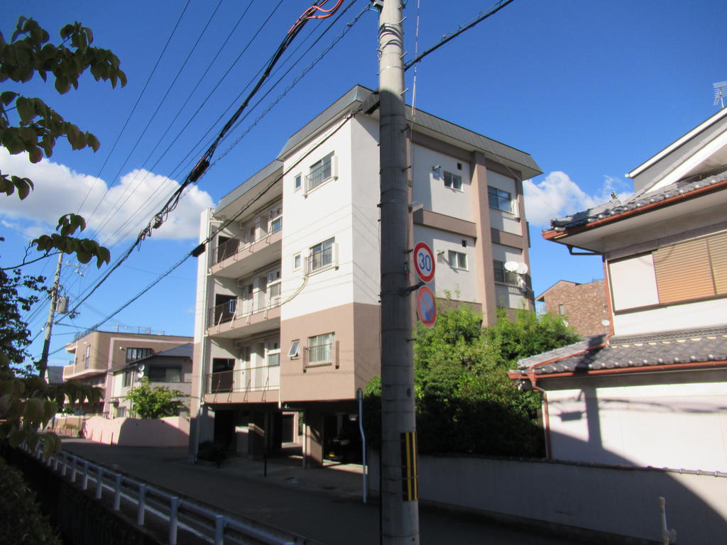 小島マンションの建物外観