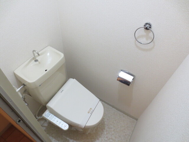 【ジェネスハイツ　Ａ棟のトイレ】