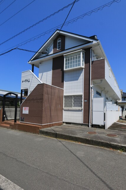 松山市古川北のアパートの建物外観