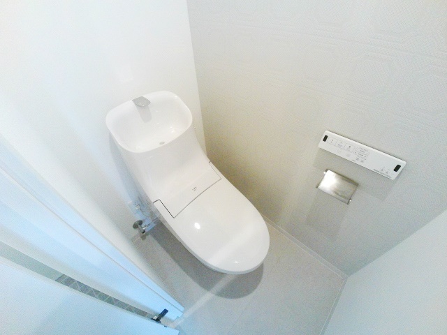 トイレ　温水洗浄便座の付いた快適なトイレ