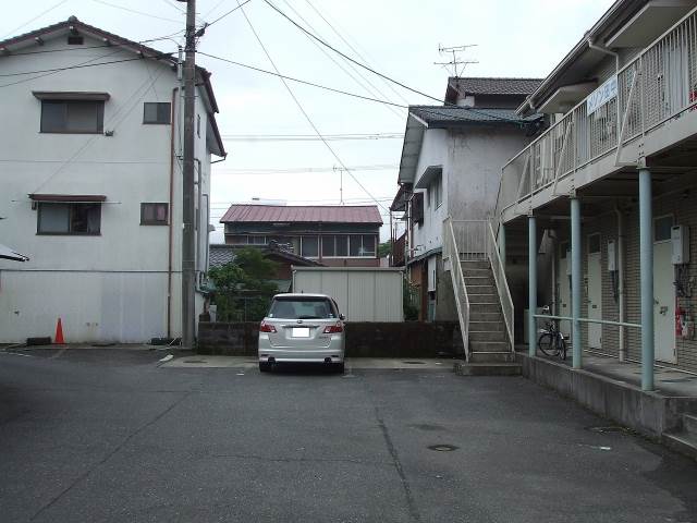 【メゾン田中の駐車場】