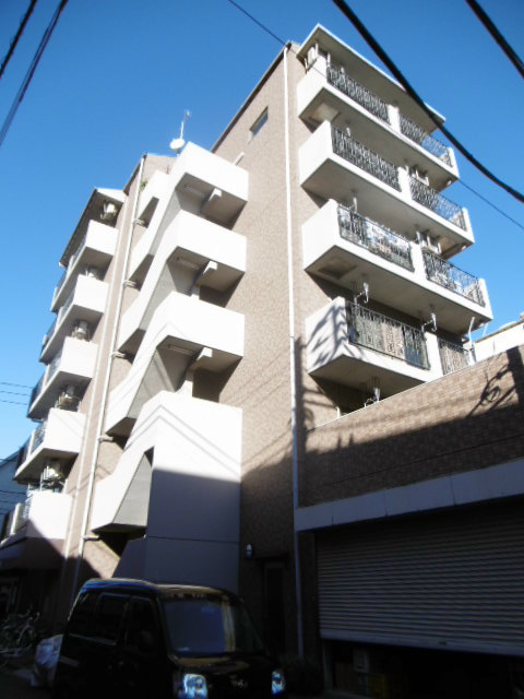 横浜市鶴見区潮田町のマンションの建物外観