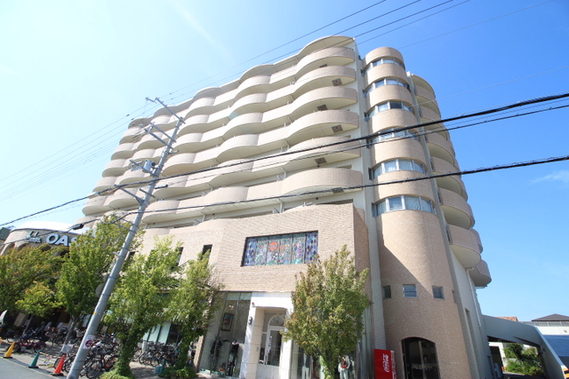 宝塚市仁川北のマンションの建物外観
