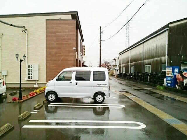 【アンジュ湊IIの駐車場】