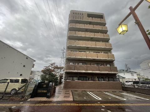 【名古屋市港区港楽のマンションの建物外観】