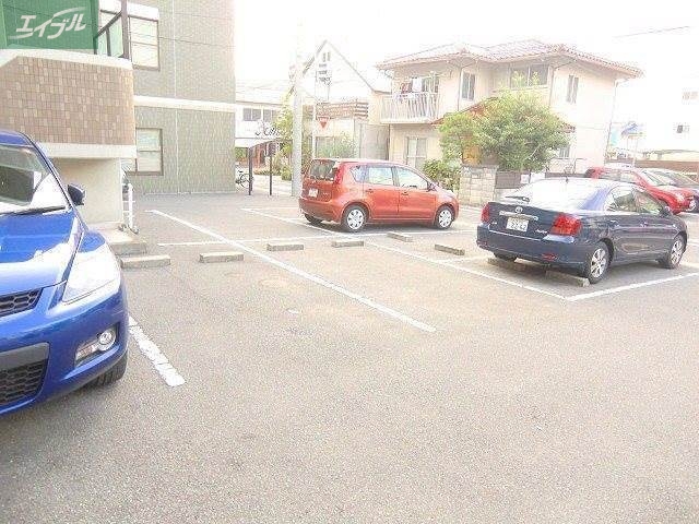 【カーサUの駐車場】