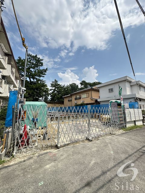 【豊中市服部南町のアパートの建物外観】