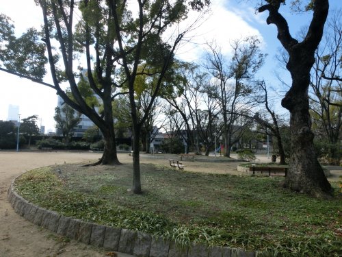 【ファミール心斎橋EASTの公園】