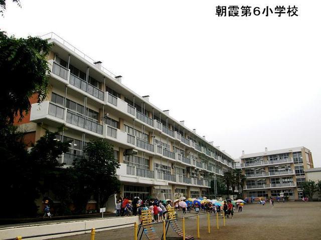 【コンブリオIIの小学校】