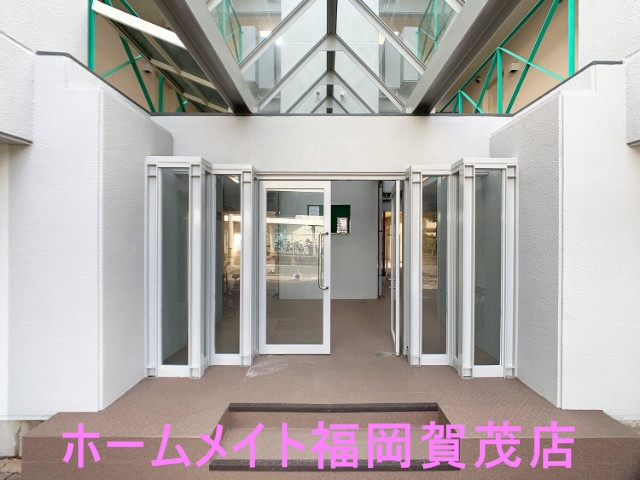 【福岡市早良区次郎丸のマンションのエントランス】