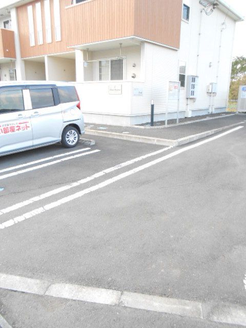 【柴田郡柴田町大字四日市場のアパートの駐車場】