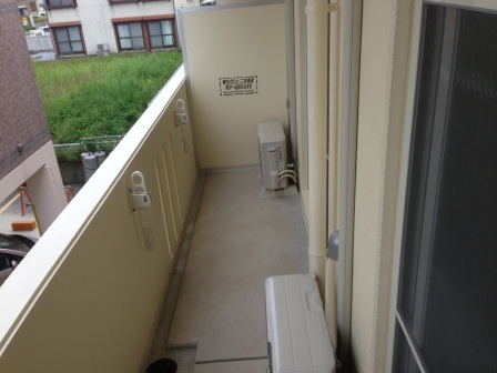 バルコニー　暖かな日差しのふりそそぐバルコニー