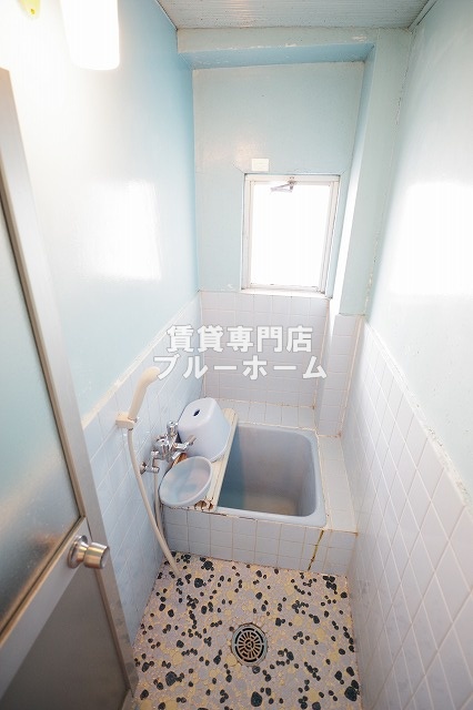 バス・シャワールーム　窓付きの浴室！