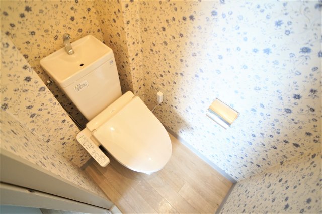 トイレ　新品が付いてます