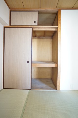 収納　洋室・和室収納があります