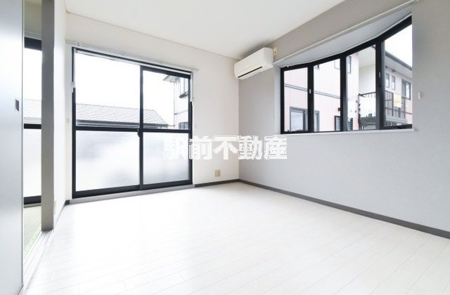 居室・リビング　南向きなので明るいですね