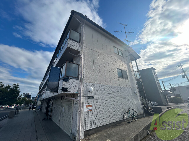 西宮市柳本町のアパートの建物外観