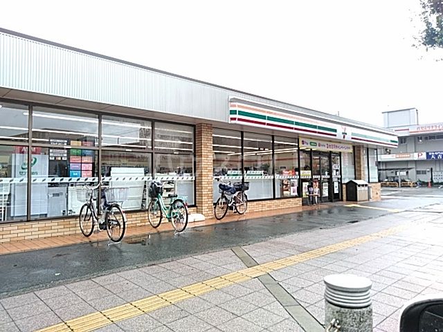 【プラウド茨木東中条町のコンビニ】