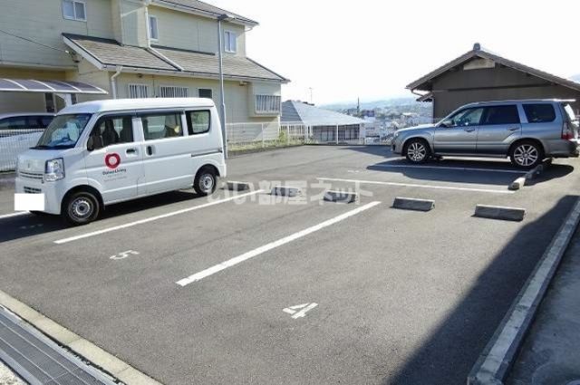 【日立市相田町のアパートの駐車場】