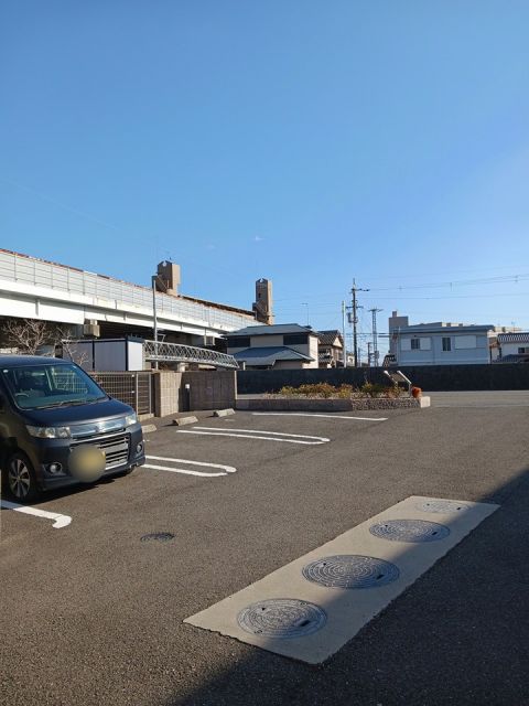 【和歌山市延時のアパートの駐車場】