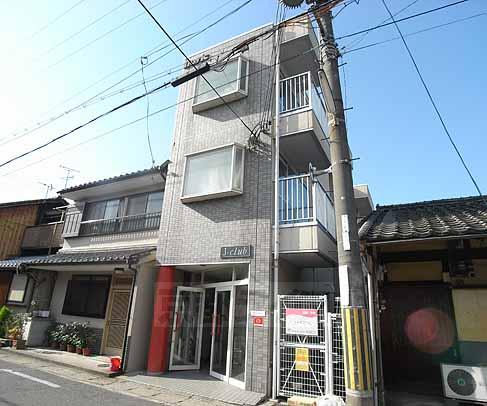 京都市伏見区淀下津町のマンションの建物外観