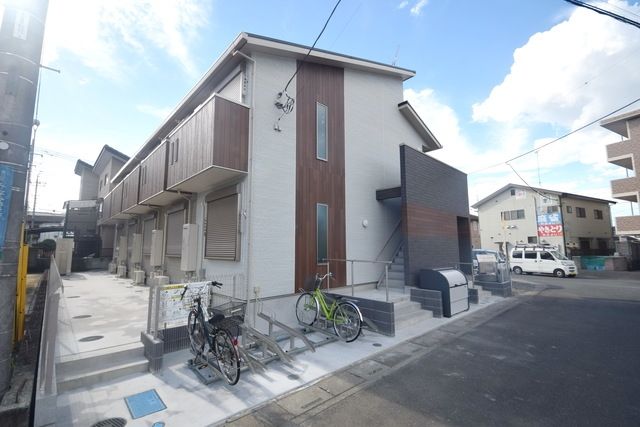 【比企郡滑川町みなみ野のアパートの建物外観】