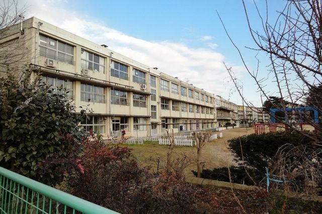 【松戸市常盤平のマンションの小学校】