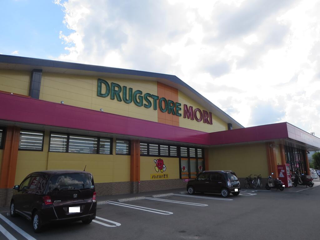 ドラックストア　ドラッグストアモリ山口小郡店（ドラッグストア）まで433m