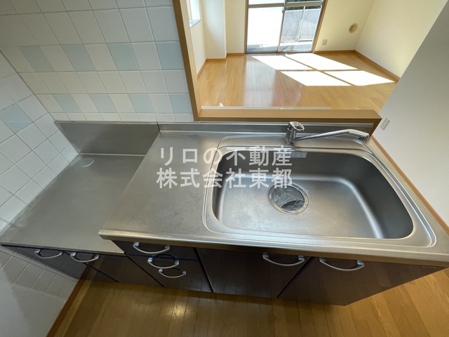 キッチン　便利なガスコンロ設置可能なキッチンです♪収納もあります！