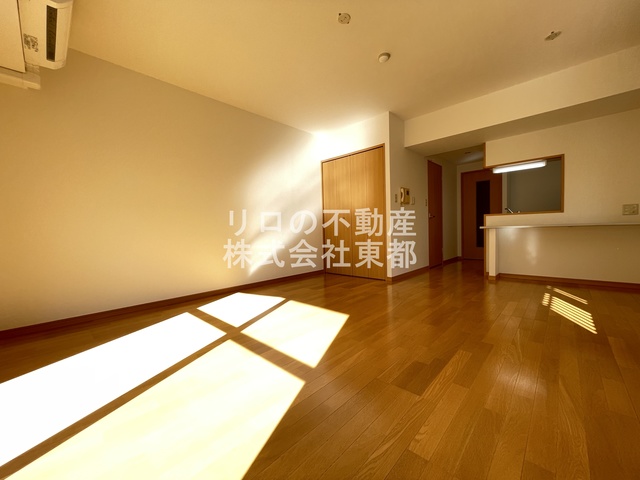 その他部屋・スペース　南西向きで日当たり良好なお部屋！暖かな日差しが入ります♪