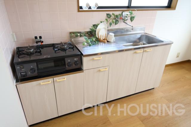 キッチン　※モデルルームで、家具は展示用です。