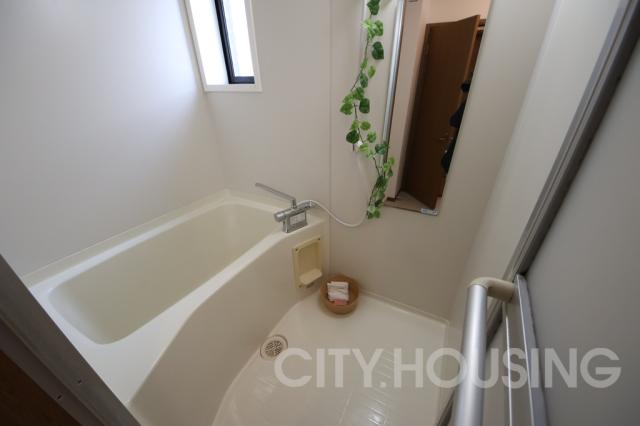 バス・シャワールーム　※モデルルームで、家具は展示用です。