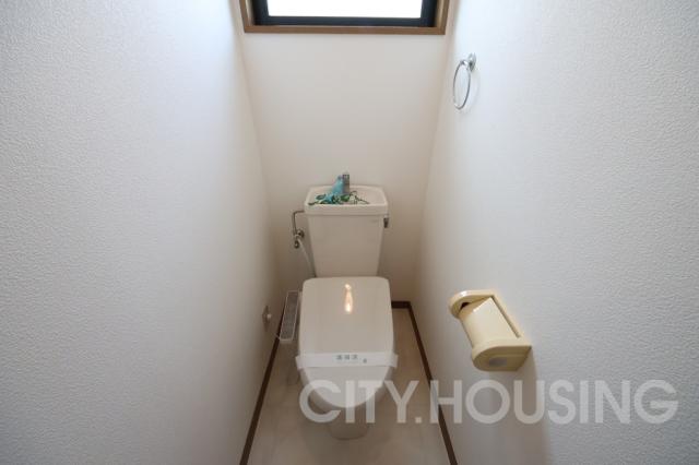 トイレ　※モデルルームで、家具は展示用です。