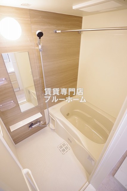 バス・シャワールーム　浴室乾燥機・追い炊き機能付きのお風呂です！