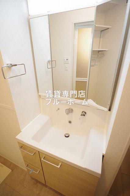 洗面設備　3面鏡のシャンプードレッサーです！