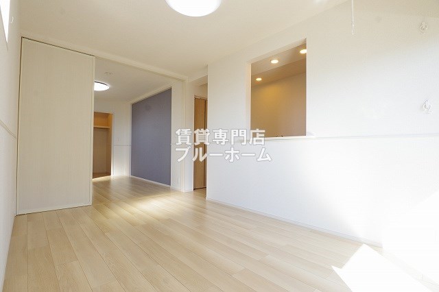 居室・リビング　10.5帖の広いリビングです！