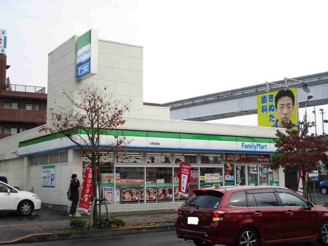 コンビニ　ファミリーマート（コンビニ）まで900m