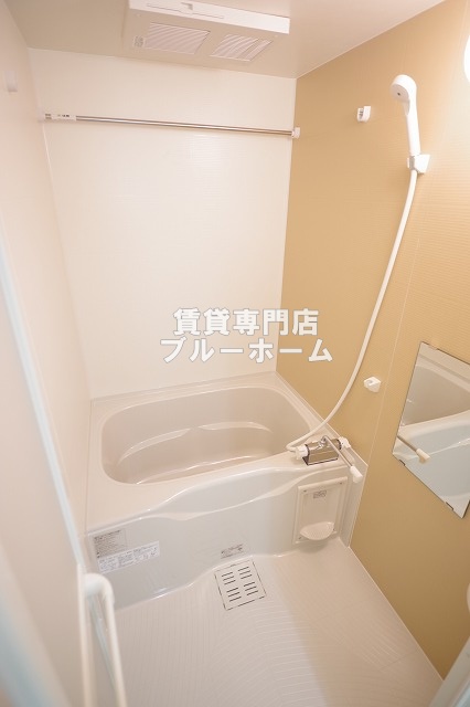 バス・シャワールーム　お風呂は浴室乾燥機付き！