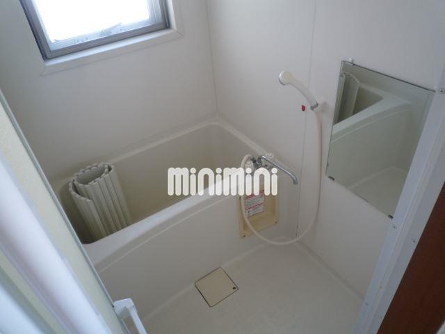 バス・シャワールーム　換気も良好窓付きお風呂