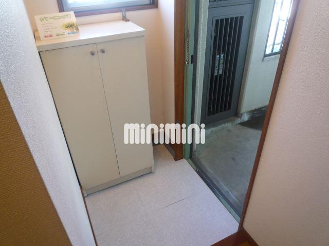 玄関　窓があるので日の入る玄関