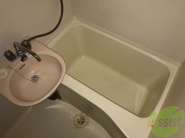 バス・シャワールーム　浴室はひろめで、からだもしーっかり温めてくださいませ