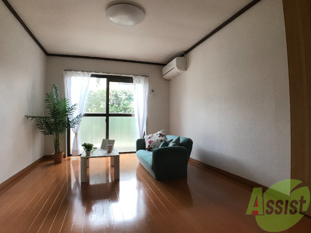 居室・リビング　アクセントクロスの入った、広めできれいなお部屋なんです。