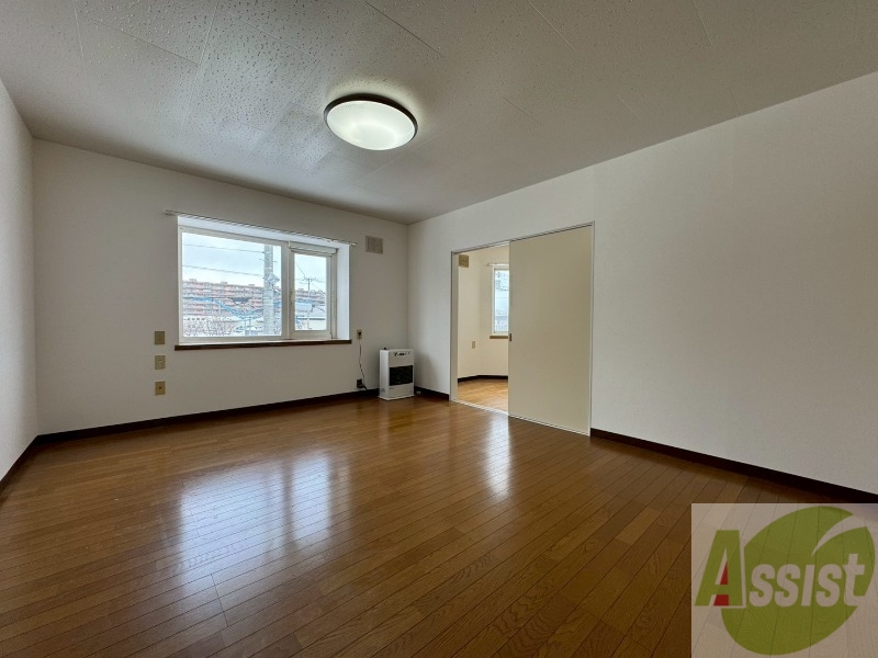 居室・リビング　広くてキレイなお部屋が広がっていて、充実した生活が送れそう。