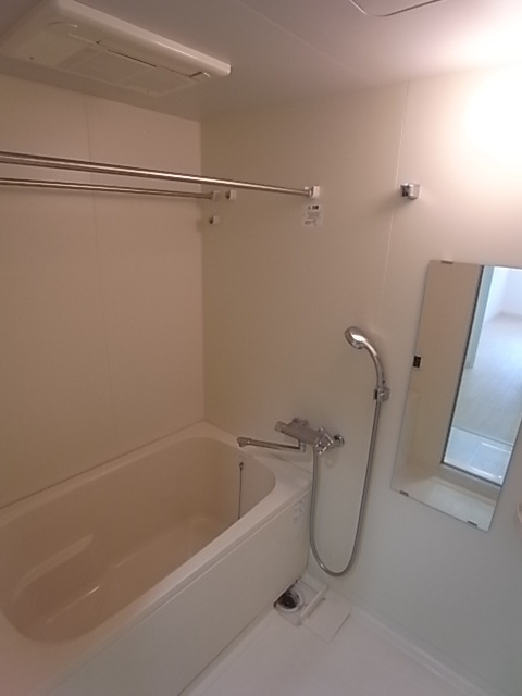 バス・シャワールーム　浴室乾燥機付きのバスルーム