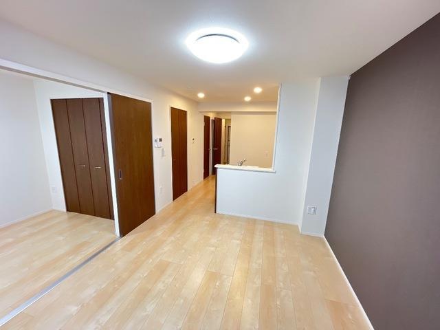 居室・リビング　すべてイメージ写真です（床・建具・アクセントクロスの色は異な