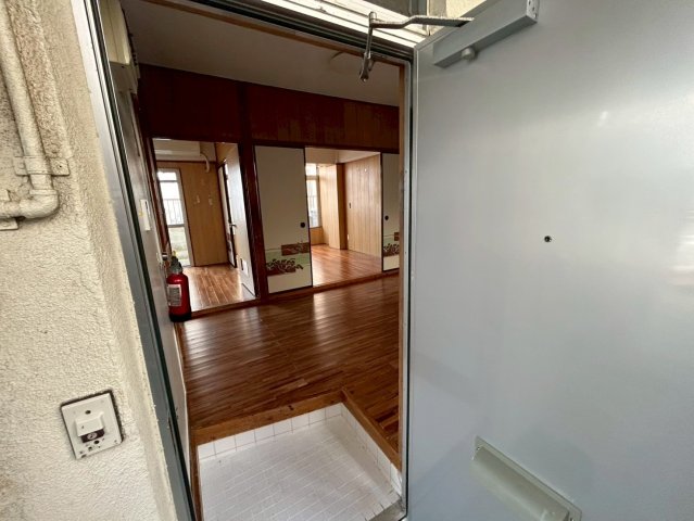 玄関　コーポ伊佐★那覇市古波蔵エリア